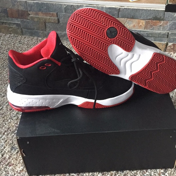 Jordan max aura 2 6Y - Picture 3 of 6